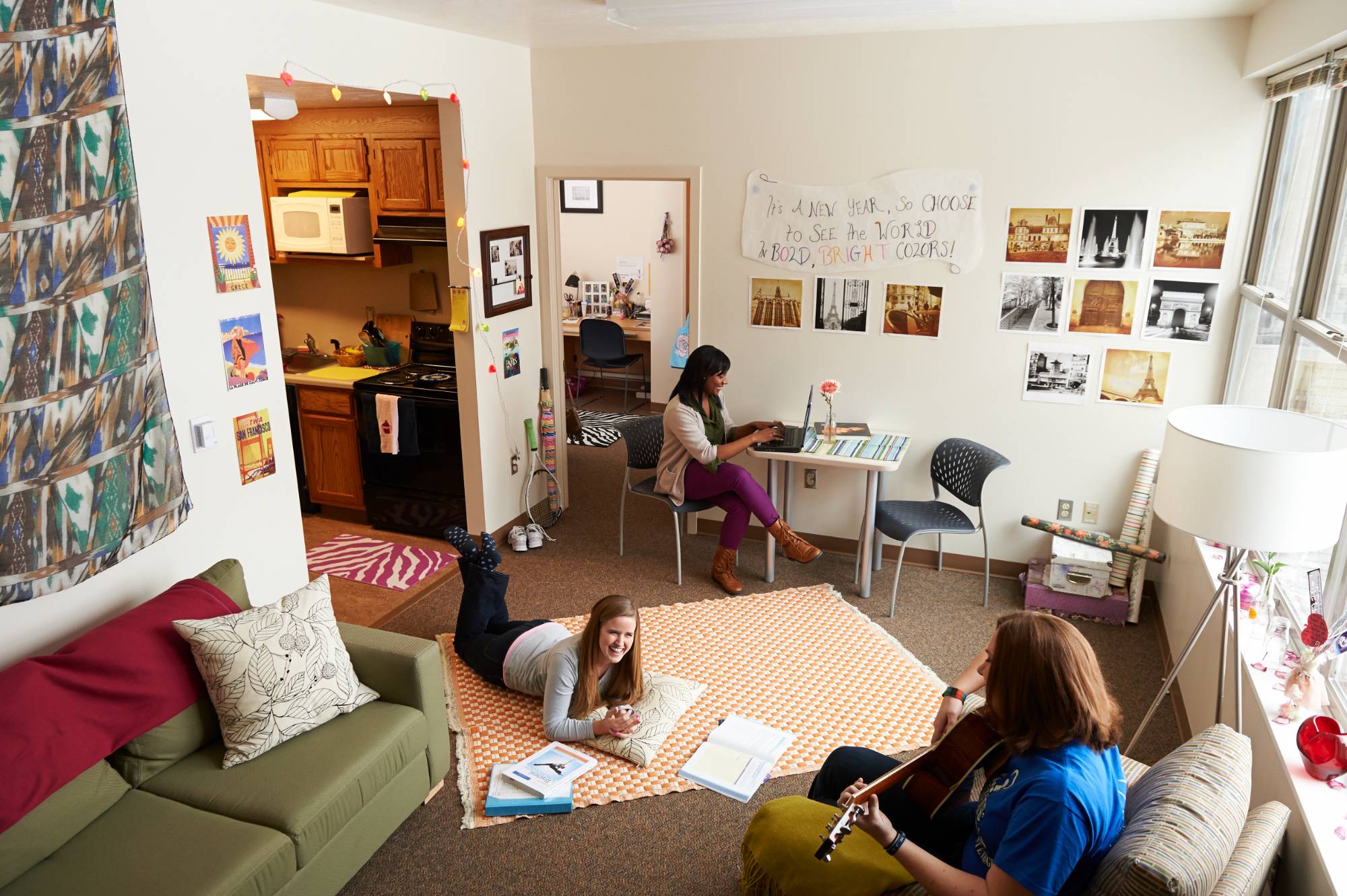 Image of students in a South Apartment